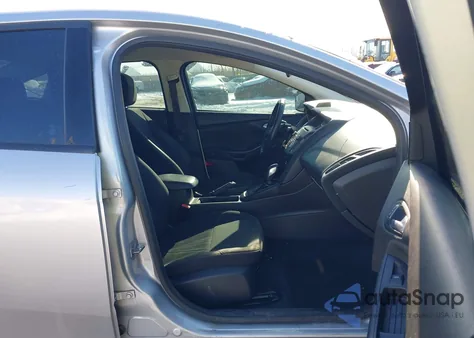 2015 Ford Focus Se z USA, uszkodzony, nr VIN 1FADP3F28FL365319